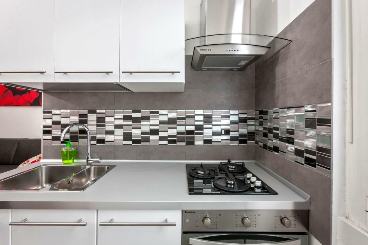 Bright House In Apartment *